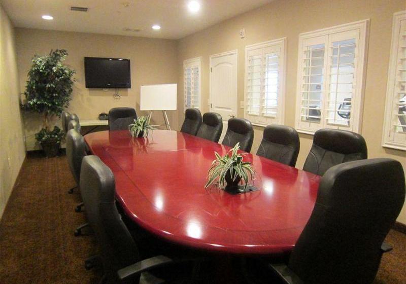 فندق The Landmark Inn & Suites