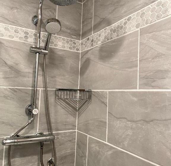 هتل The Riverside Inn