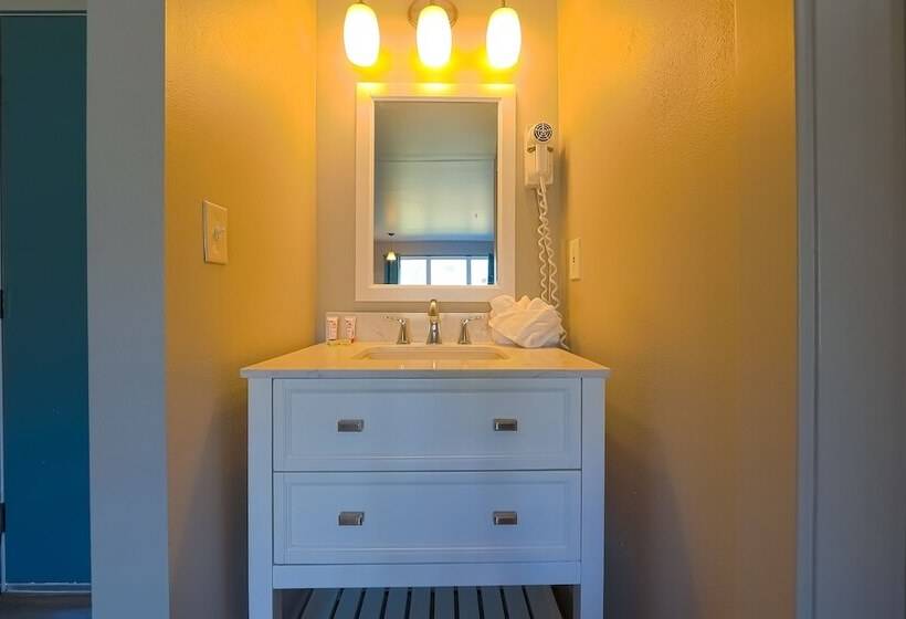 Oyo Waves Hotel Newport Or Nye Beach