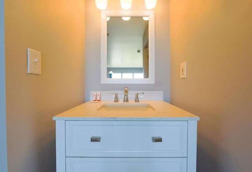 Oyo Waves Hotel Newport Or Nye Beach