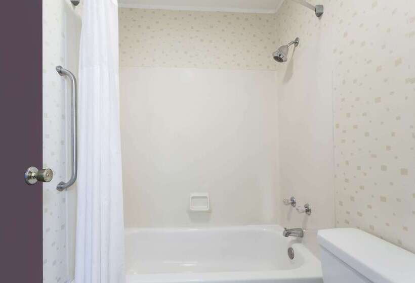 فندق Travelodge By Wyndham Seymour