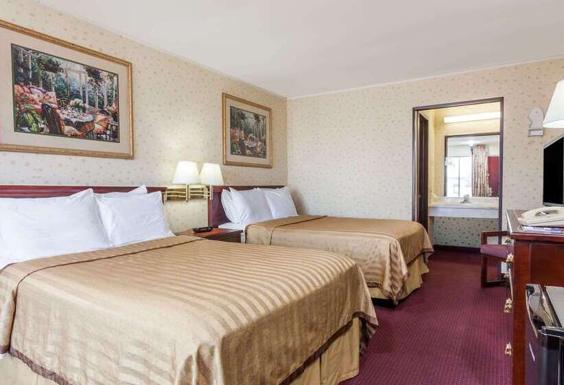 فندق Travelodge By Wyndham Seymour