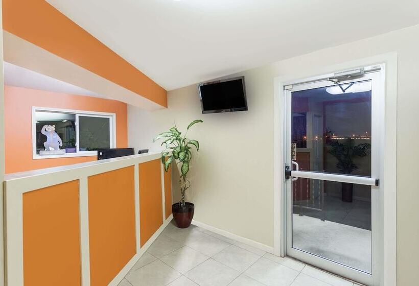 فندق Travelodge By Wyndham Seymour