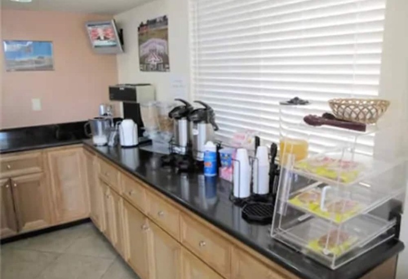 בית מלון כפרי University Inn