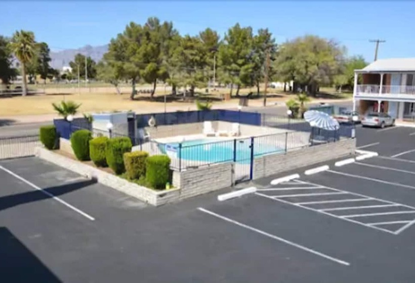 בית מלון כפרי University Inn