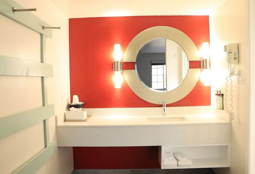 בית מלון כפרי University Inn