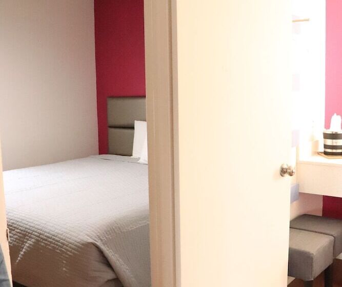 בית מלון כפרי University Inn