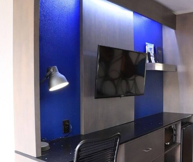 בית מלון כפרי University Inn