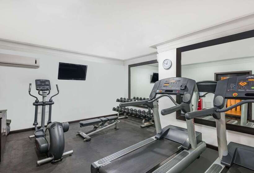 Отель Wyndham Merida