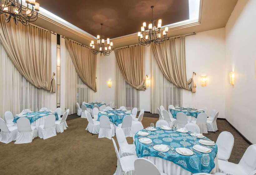 Отель Wyndham Merida