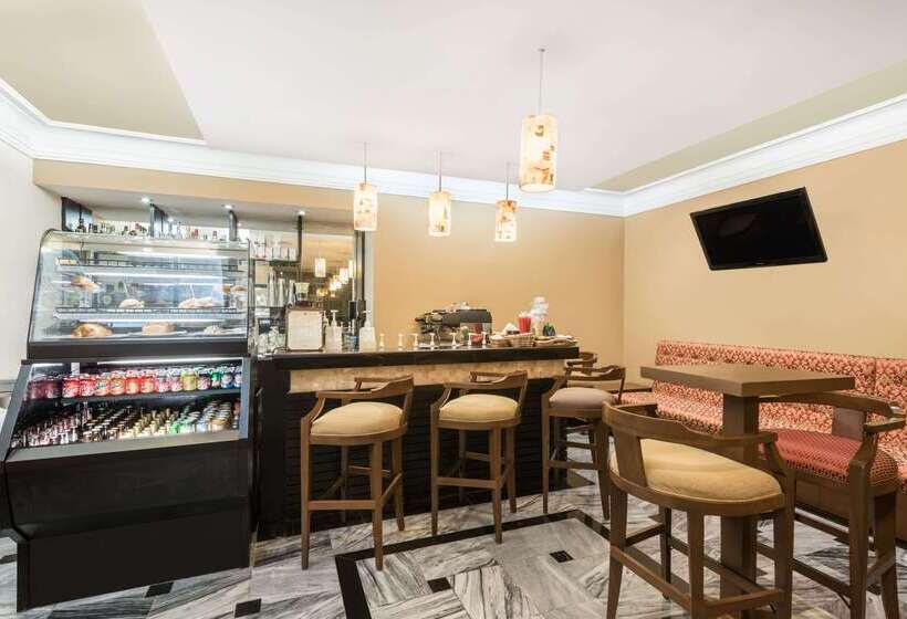 Отель Wyndham Merida