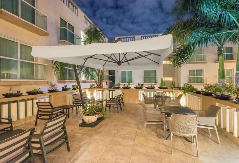 Отель Wyndham Merida