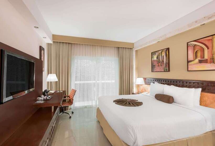 Отель Wyndham Merida