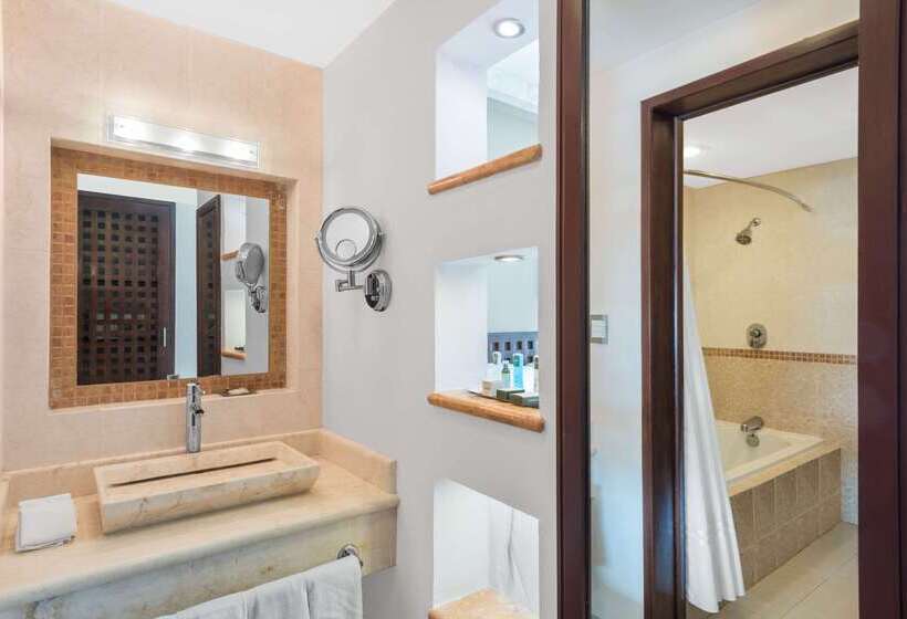 Отель Wyndham Merida