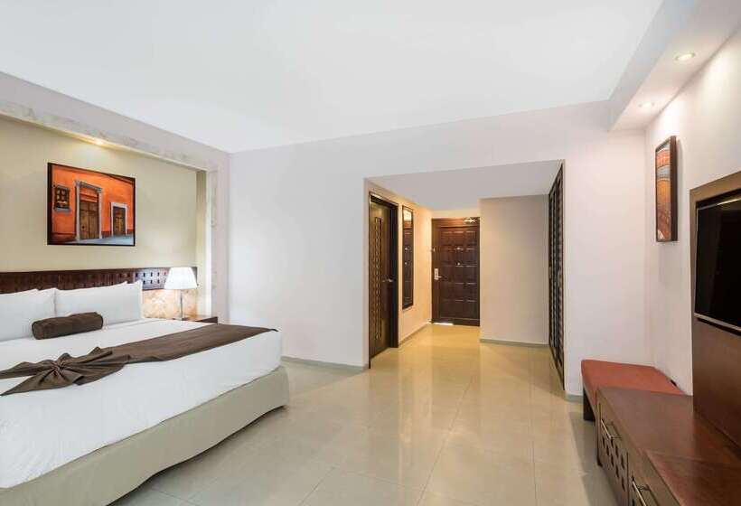 Отель Wyndham Merida