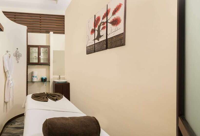 Отель Wyndham Merida