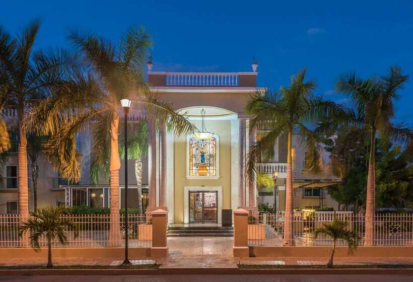 Отель Wyndham Merida