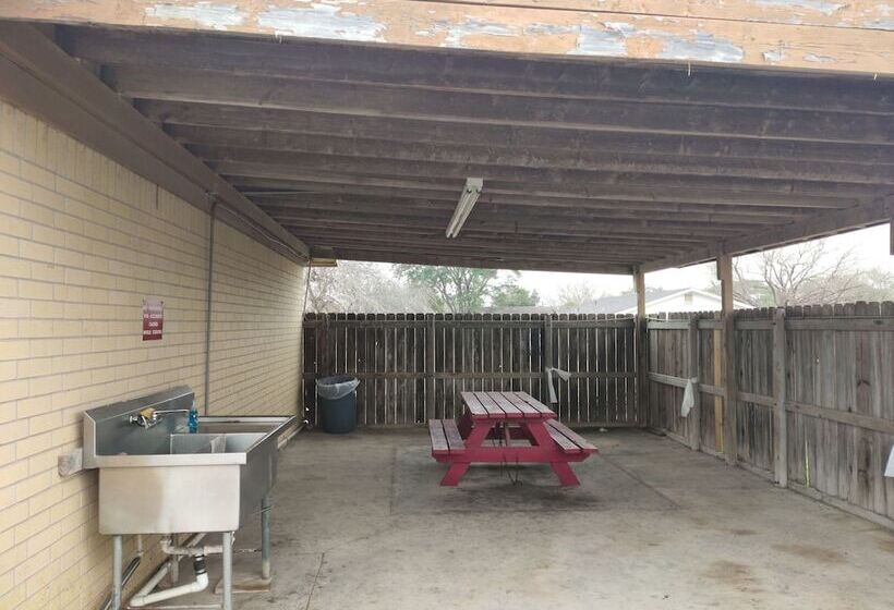 모텔 Hebbronville Executive Inn