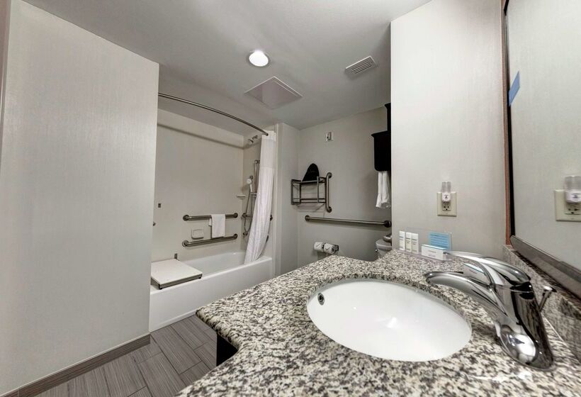 فندق على الطريق Hampton Inn Neptune/wall