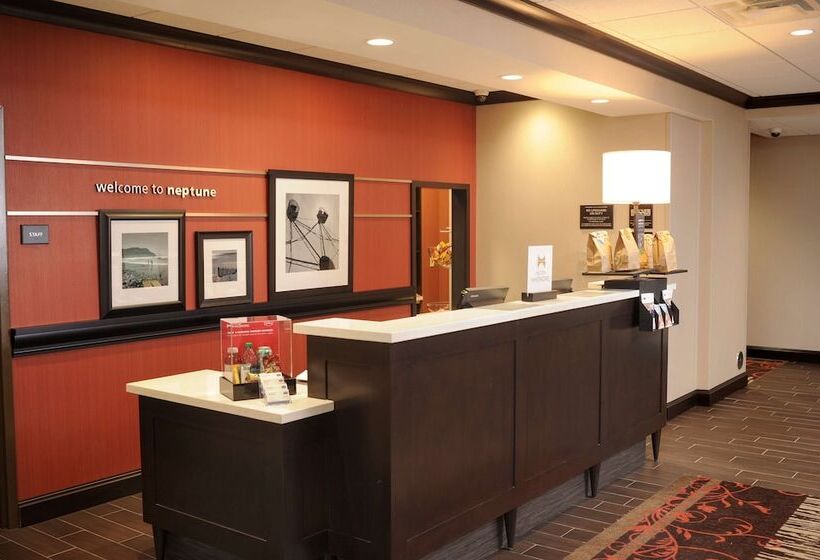 فندق على الطريق Hampton Inn Neptune/wall