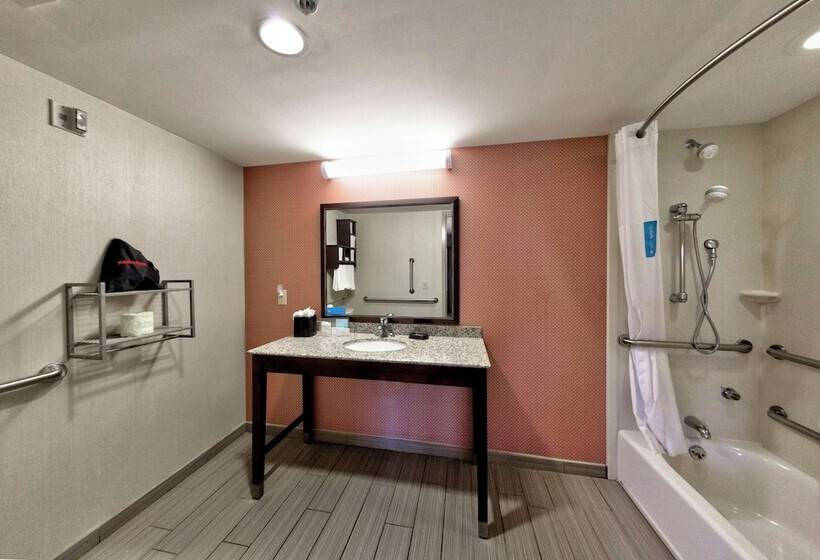 فندق على الطريق Hampton Inn Neptune/wall