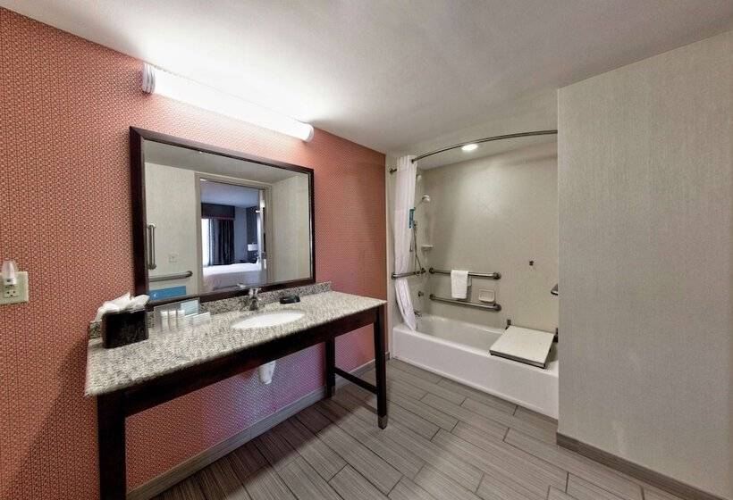 فندق على الطريق Hampton Inn Neptune/wall