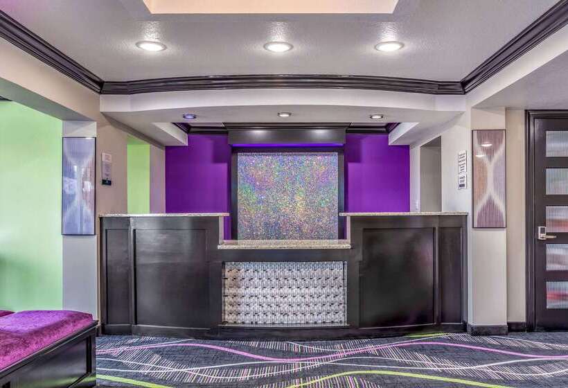 فندق على الطريق Quality Inn