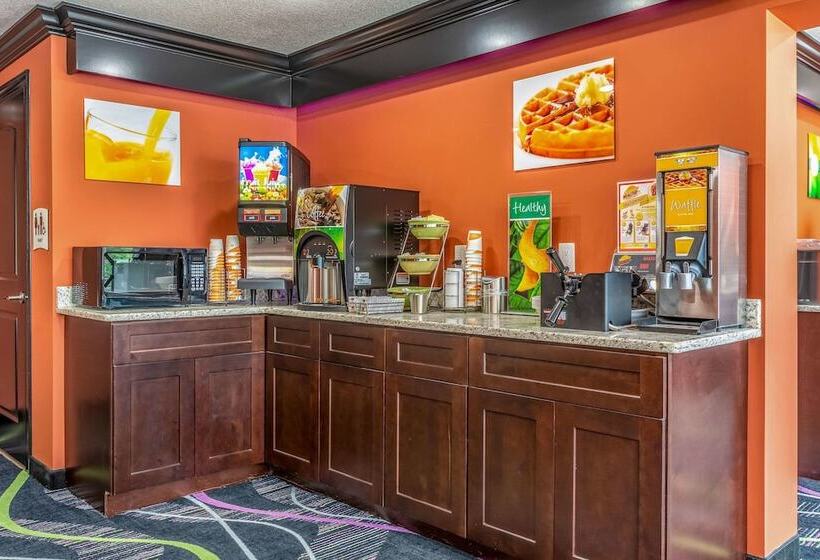 فندق على الطريق Quality Inn