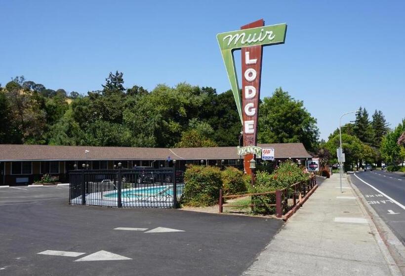 Muir Lodge Motel