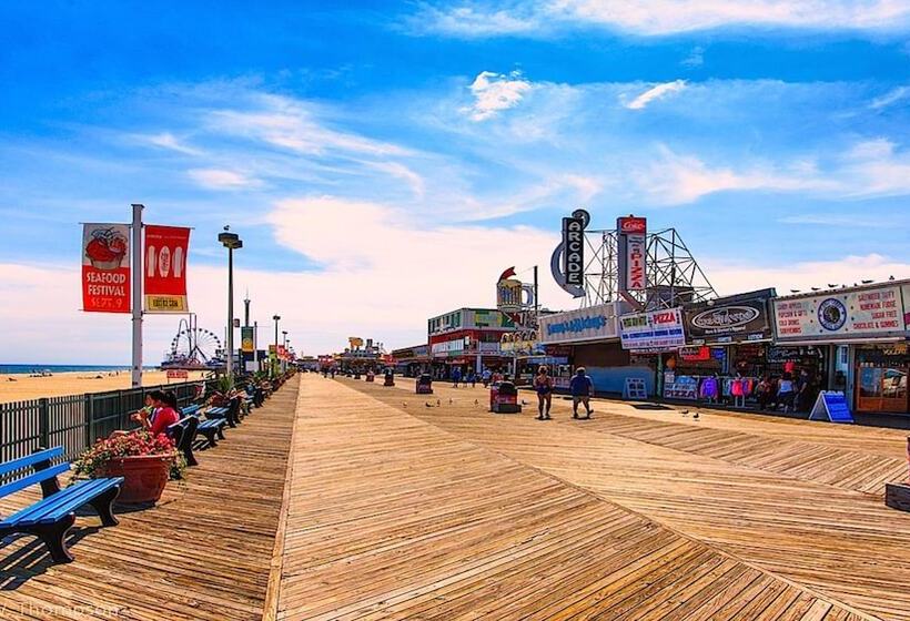 Buoy 16 Motel By The Beach