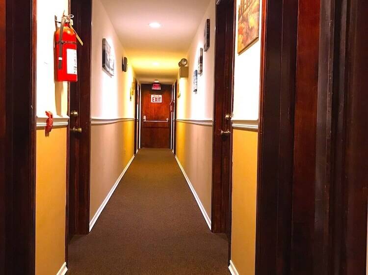 Buoy 16 Motel By The Beach