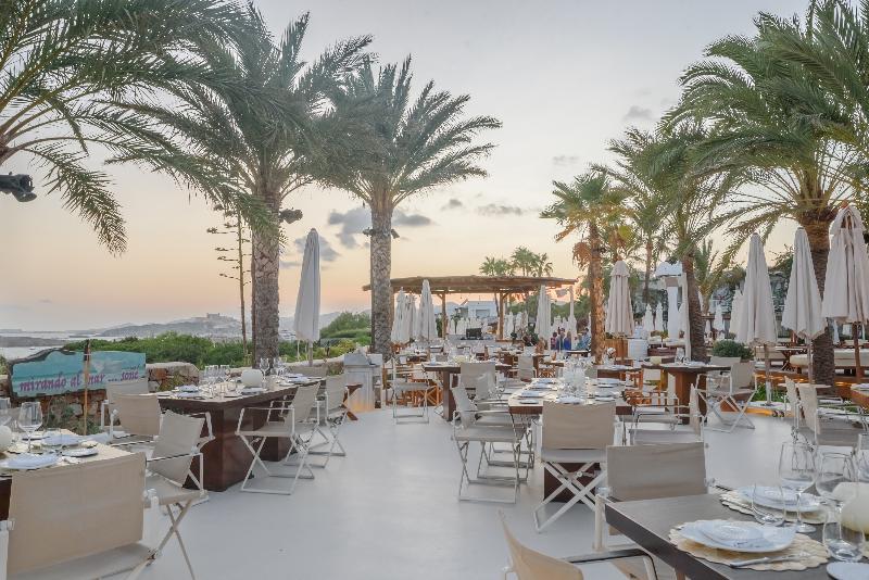 استراحتگاه Destino Pacha Ibiza