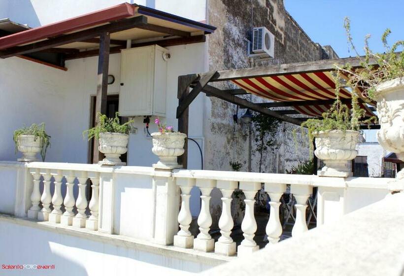 Exedra Holiday House