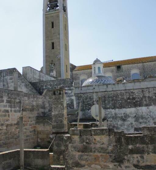 Exedra Holiday House