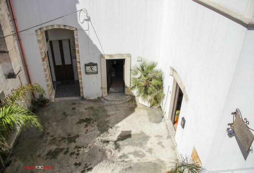 Exedra Holiday House