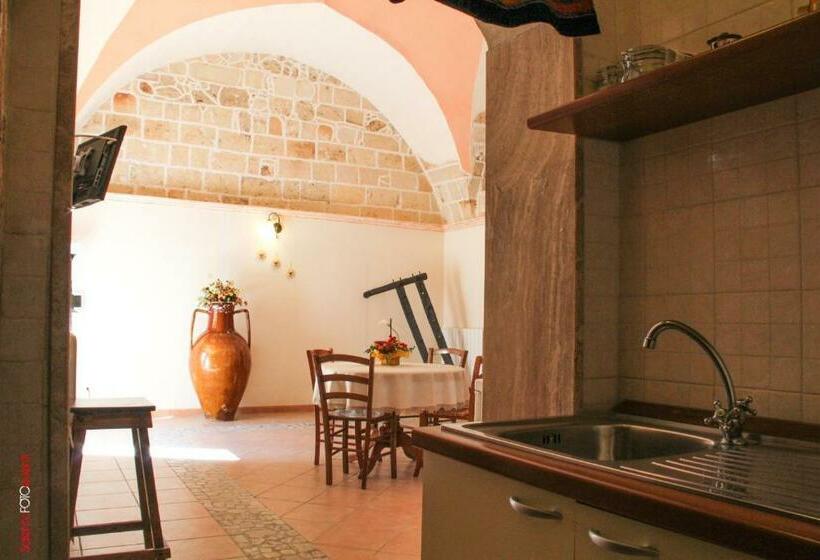 Exedra Holiday House