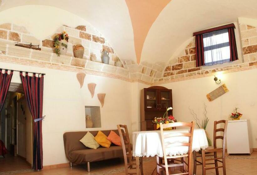 Exedra Holiday House