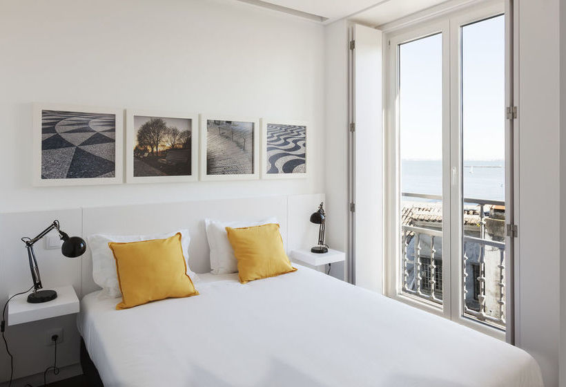 Hello Lisbon Santa Apolonia