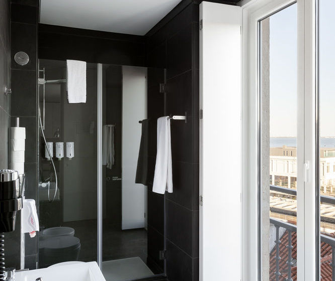 Hello Lisbon Santa Apolonia