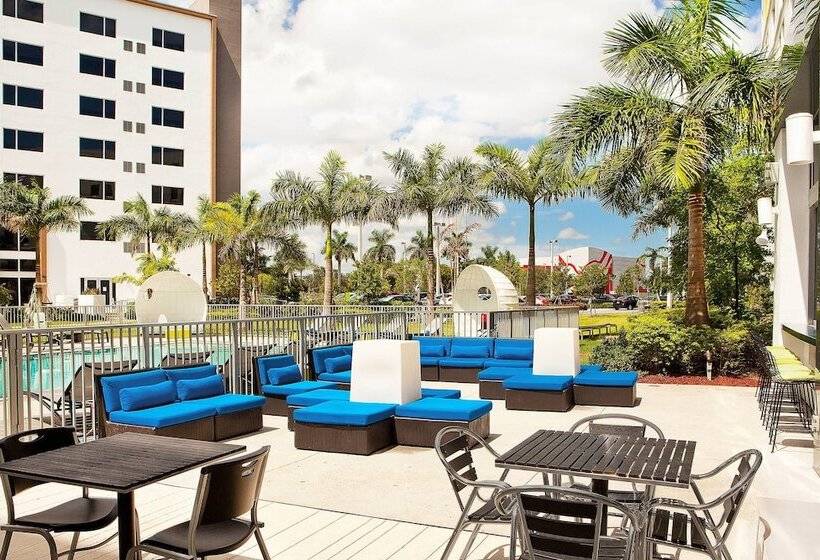 בית מלון כפרי Aloft Miami Doral