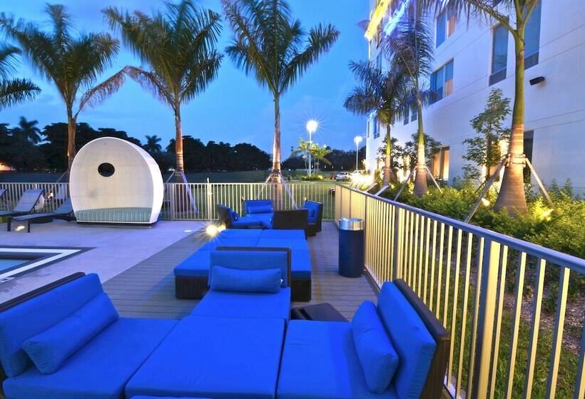 בית מלון כפרי Aloft Miami Doral