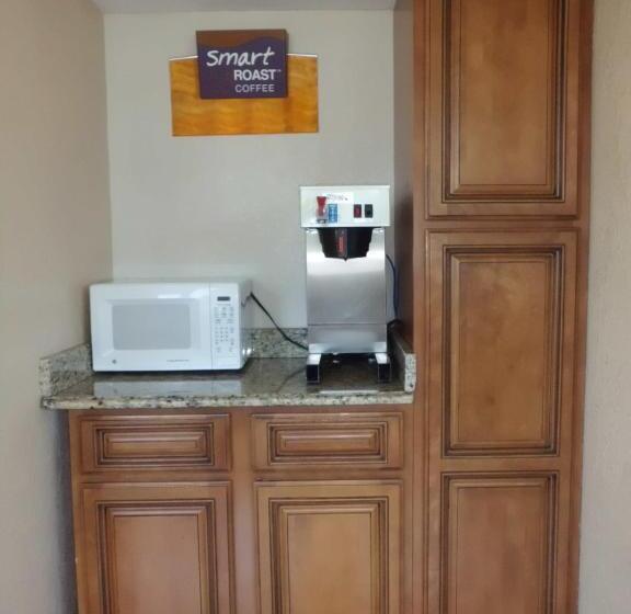 בית מלון כפרי America S Best Inn & Suites Lakeland