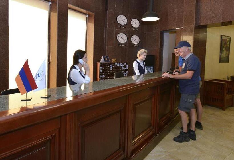 호텔 Ani Central Inn