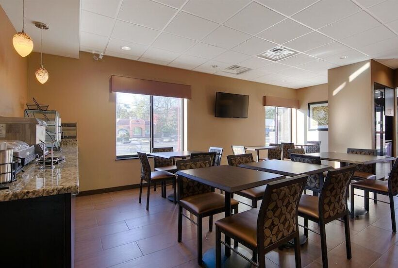 酒店 Best Western Plus College Park