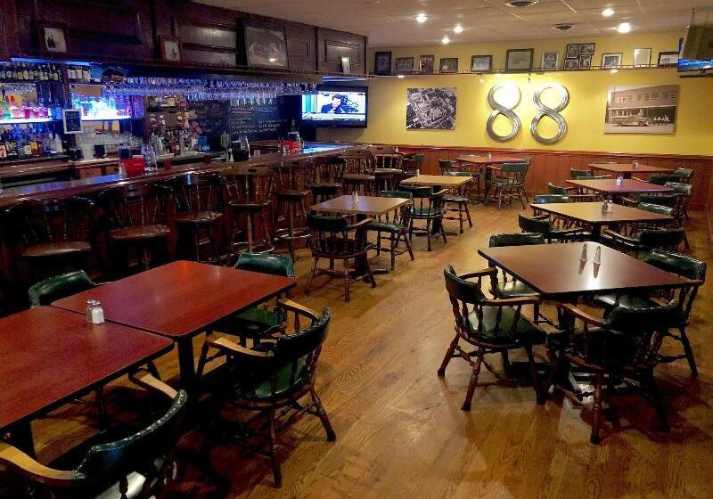 호텔 Bicentennial Inn