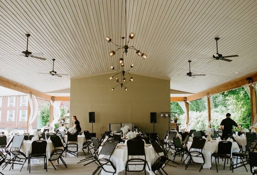 호텔 Bicentennial Inn