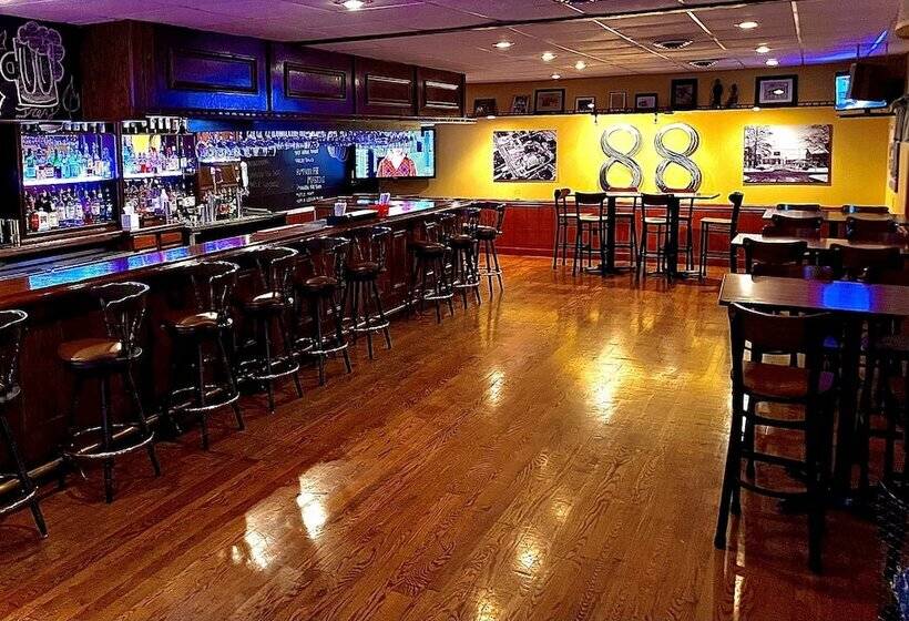 호텔 Bicentennial Inn