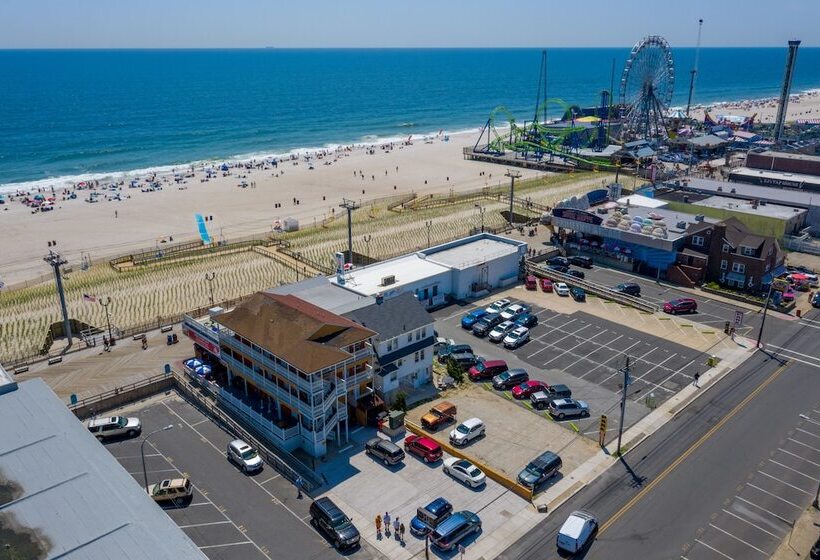 Boardwalk Hotel Charlee & Apartments Beach Hotel Oceanfront