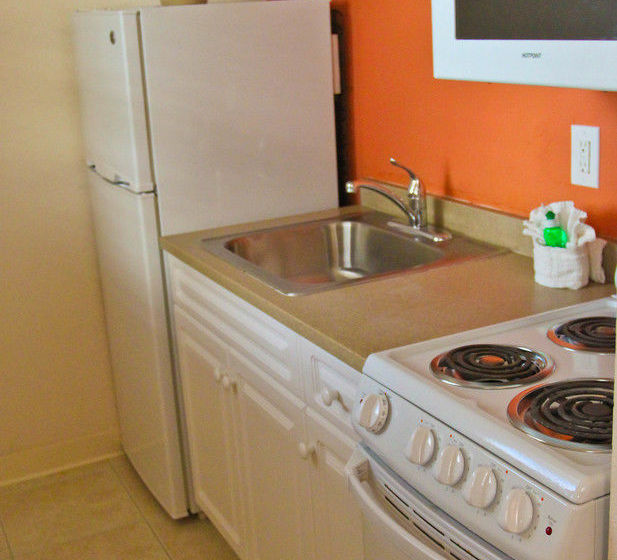 فندق Carousel Inn On The Beach