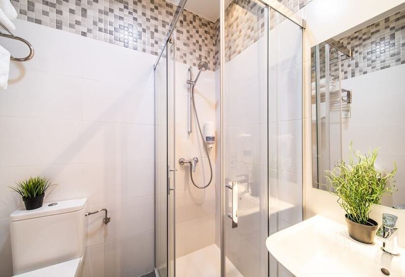 Отель Centro Vitoria Autocheckin